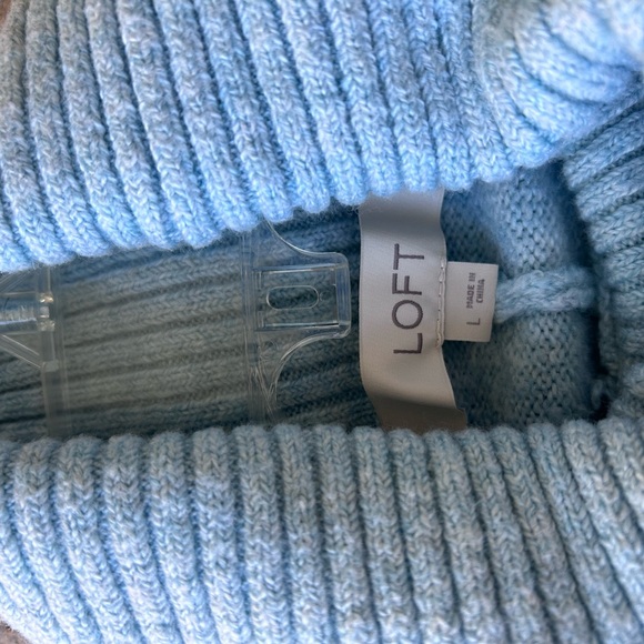 LOFT aqua color pullover sweater with front pockets. Size Large - Picture 2 of 3